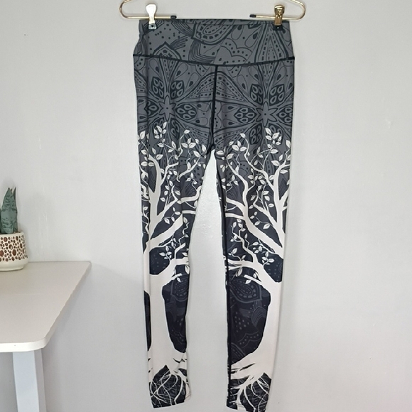 Pants - Women's Gray and Black Tree Pattern Leggings Size Medium Athletic Boho Hippie